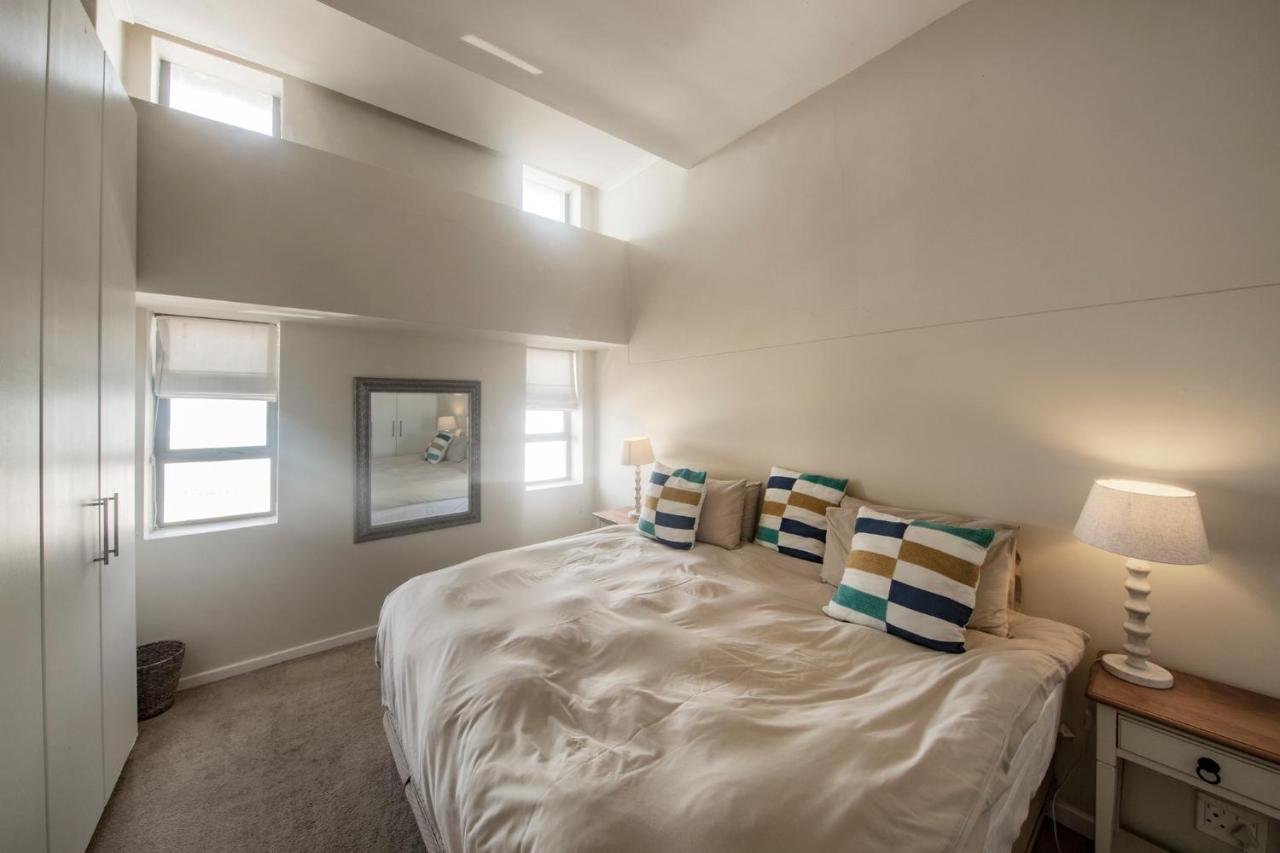 Surferscorner Self Catering Apartments Muizenberg Bagian luar foto
