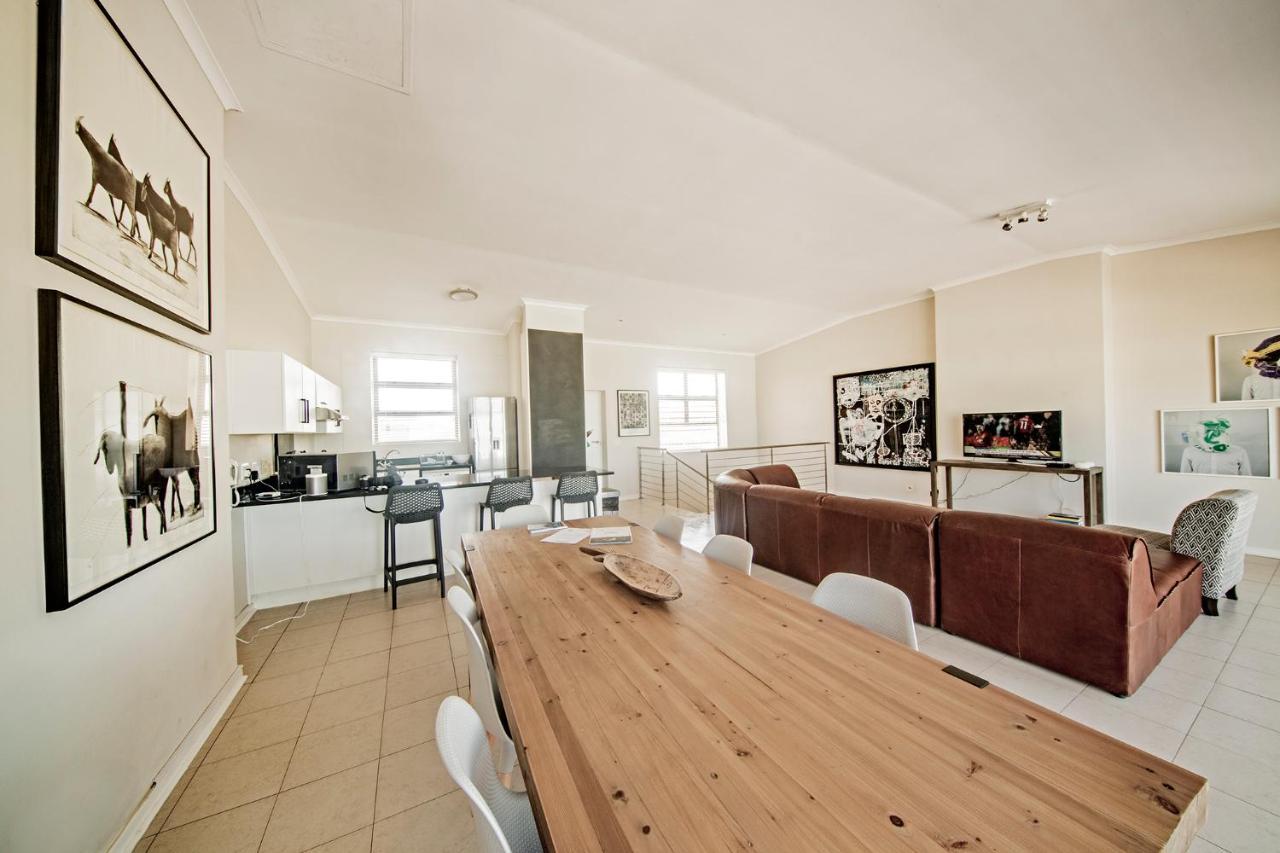 Surferscorner Self Catering Apartments Muizenberg Bagian luar foto