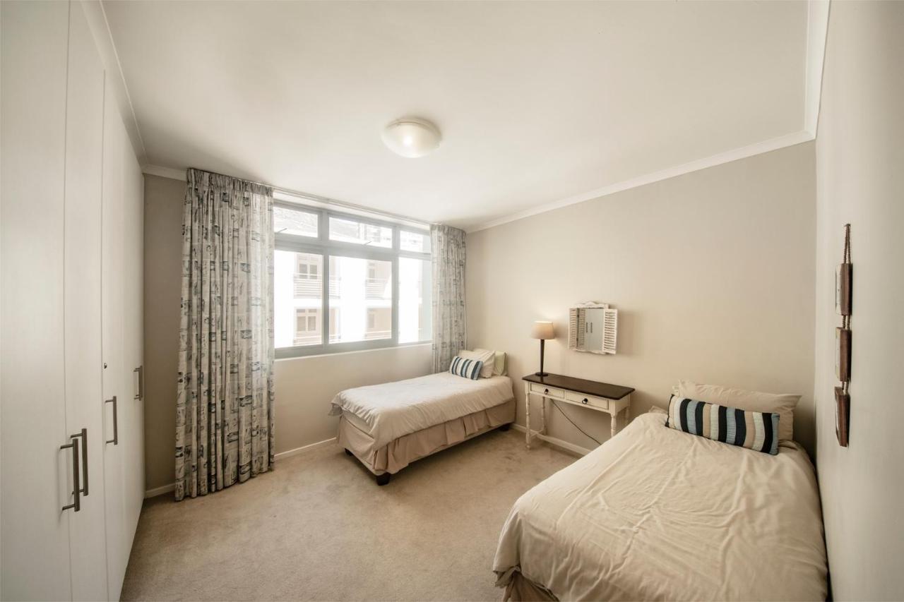 Surferscorner Self Catering Apartments Muizenberg Bagian luar foto