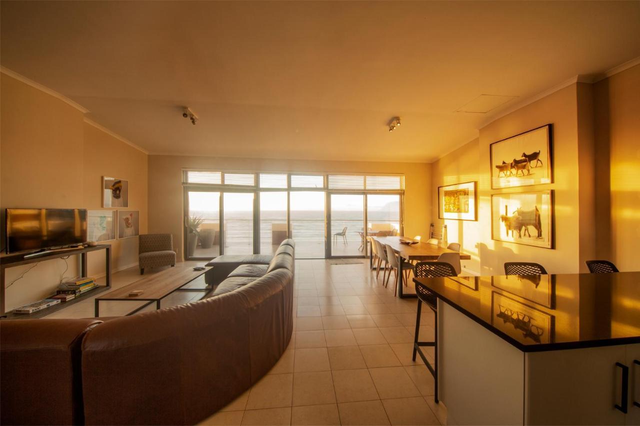 Surferscorner Self Catering Apartments Muizenberg Bagian luar foto