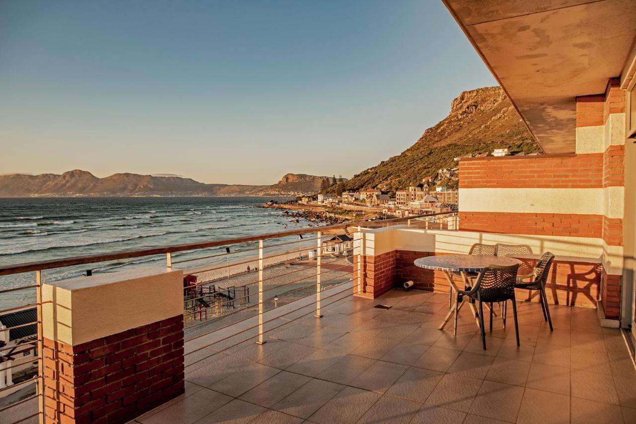 Surferscorner Self Catering Apartments Muizenberg Bagian luar foto