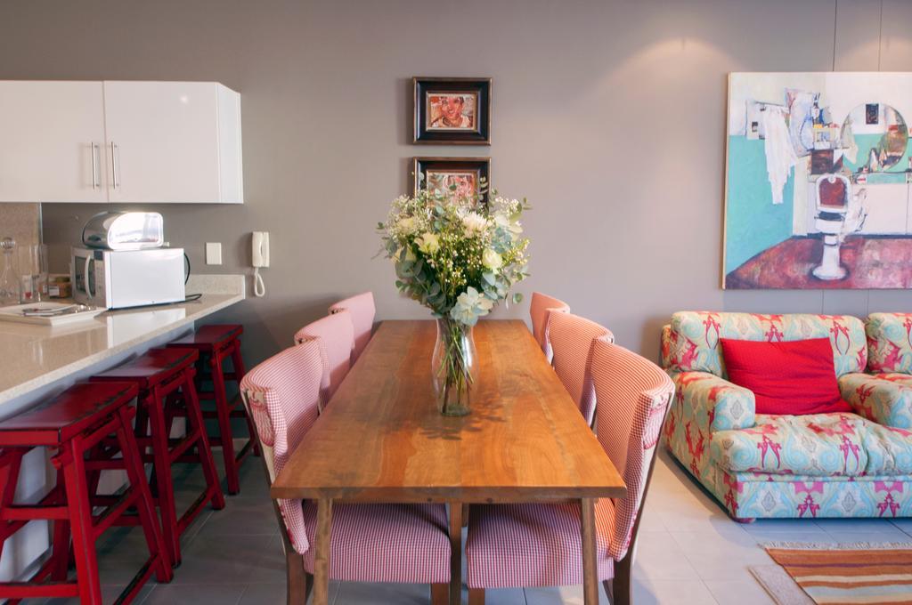 Surferscorner Self Catering Apartments Muizenberg Ruang foto