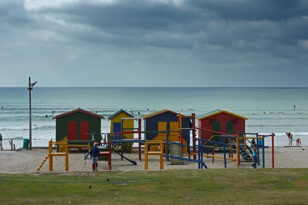 Surferscorner Self Catering Apartments Muizenberg Bagian luar foto
