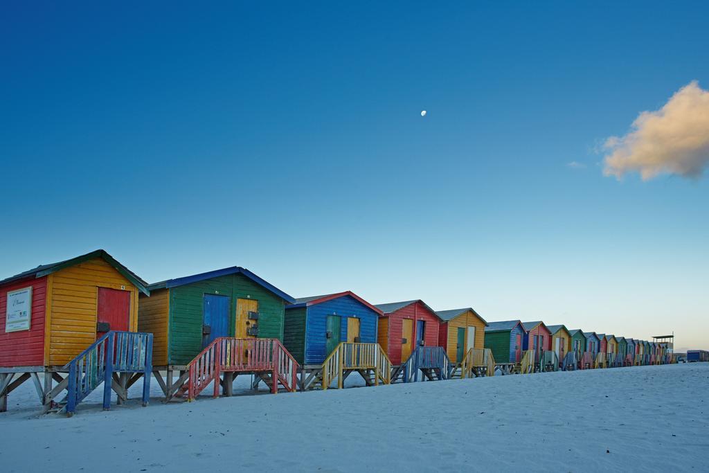 Surferscorner Self Catering Apartments Muizenberg Bagian luar foto