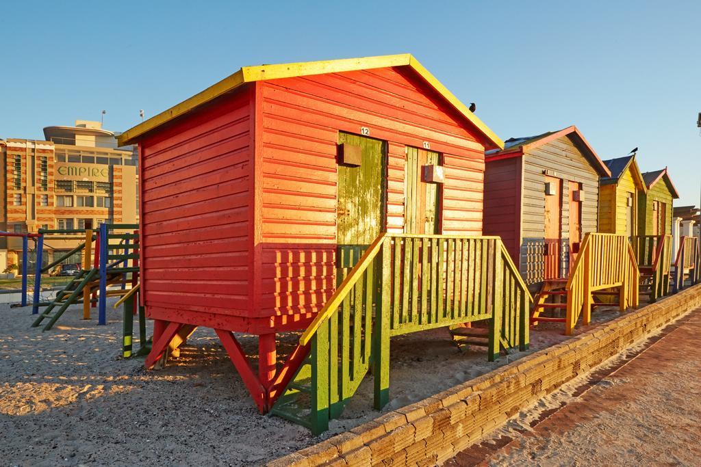 Surferscorner Self Catering Apartments Muizenberg Bagian luar foto