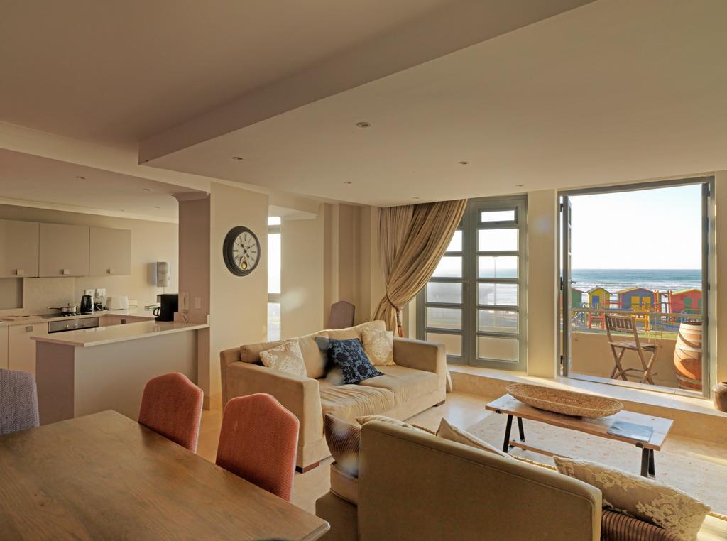Surferscorner Self Catering Apartments Muizenberg Bagian luar foto