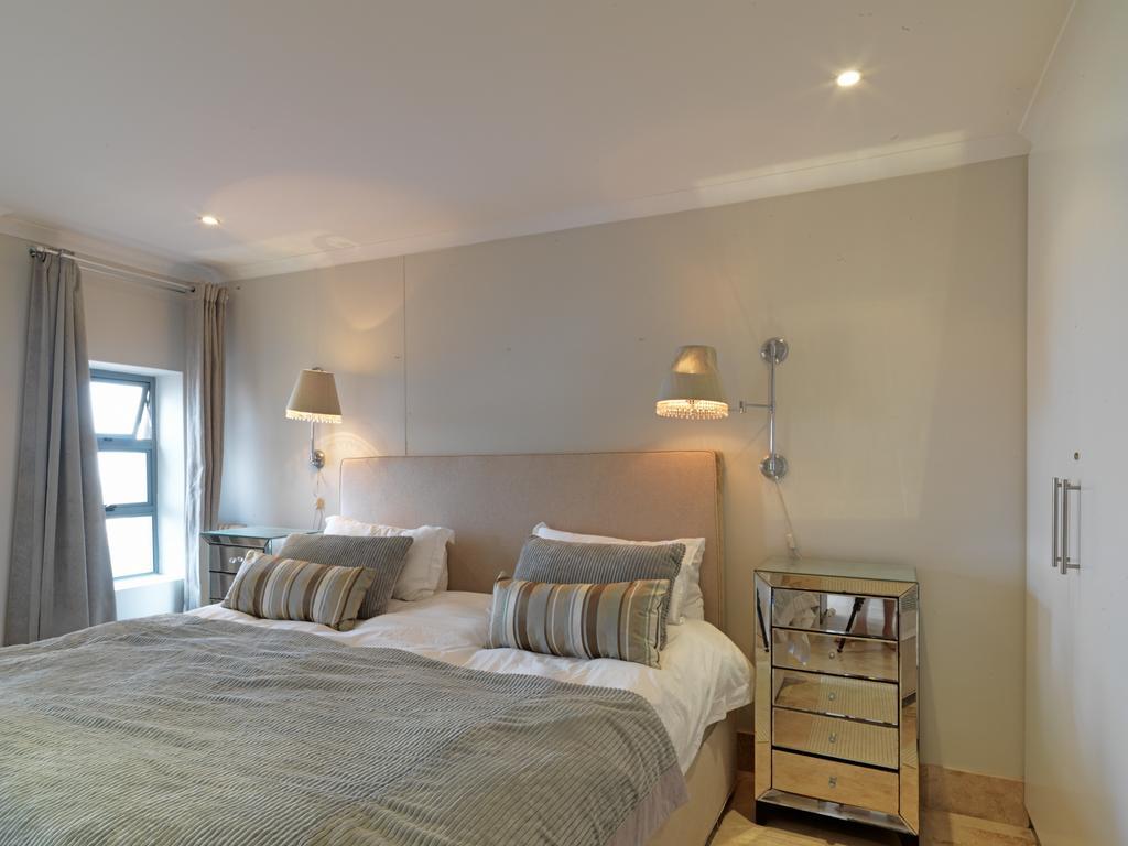 Surferscorner Self Catering Apartments Muizenberg Bagian luar foto