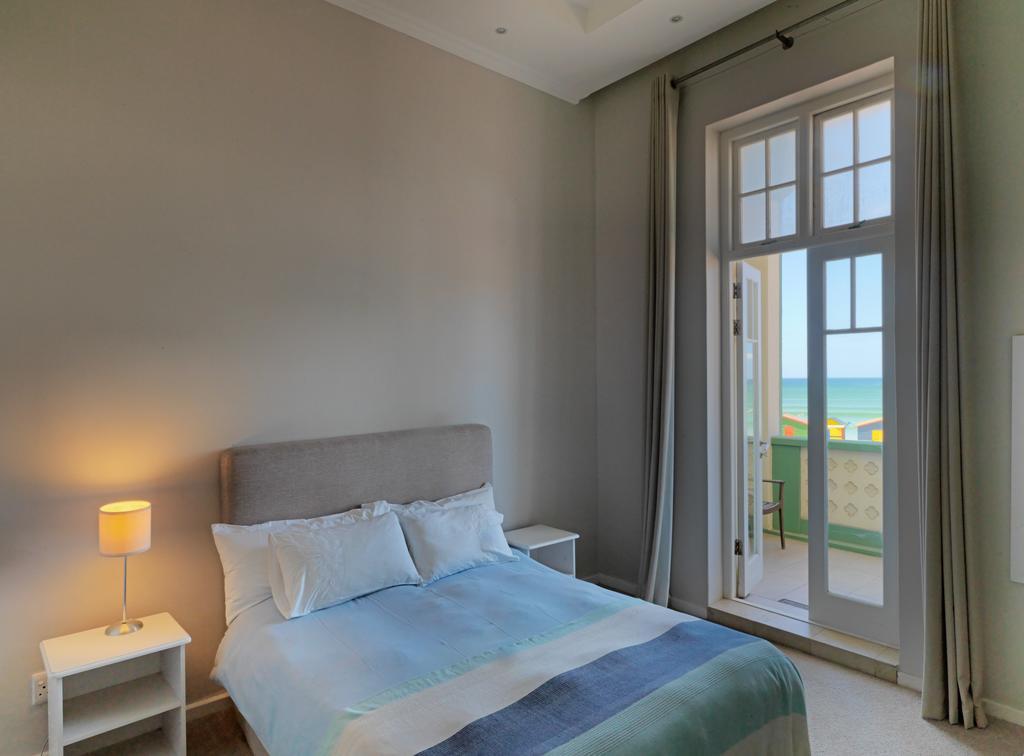 Surferscorner Self Catering Apartments Muizenberg Bagian luar foto