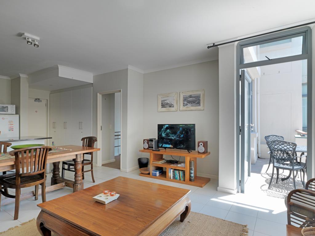 Surferscorner Self Catering Apartments Muizenberg Bagian luar foto