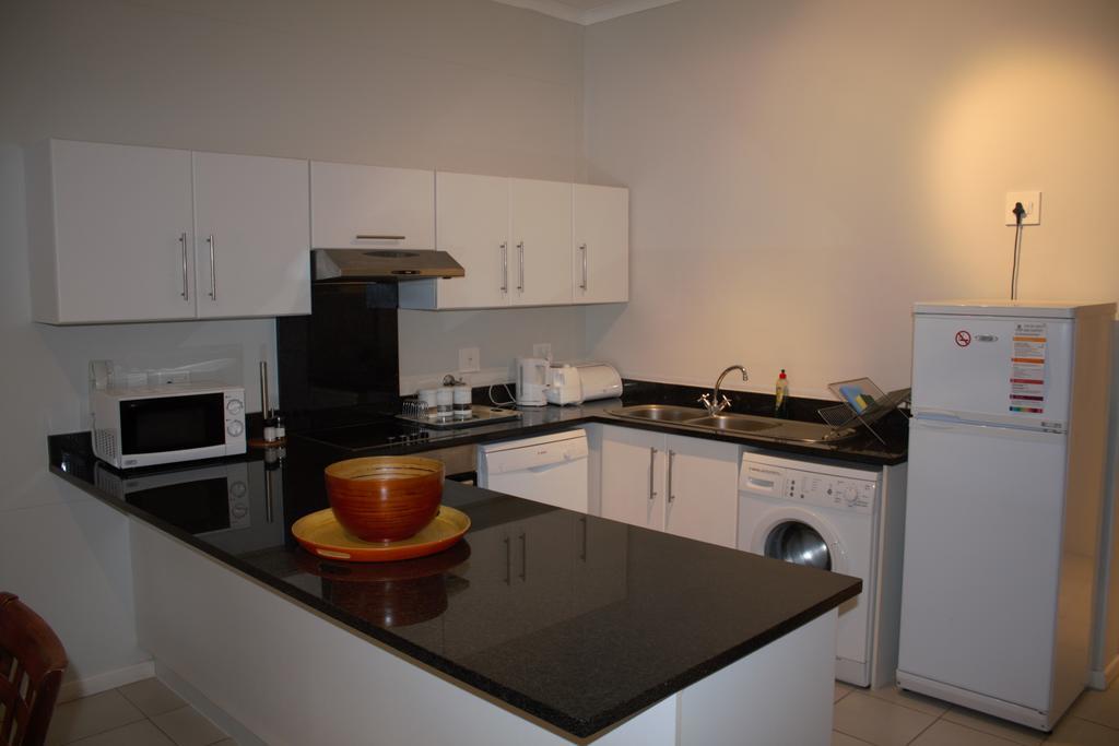 Surferscorner Self Catering Apartments Muizenberg Bagian luar foto